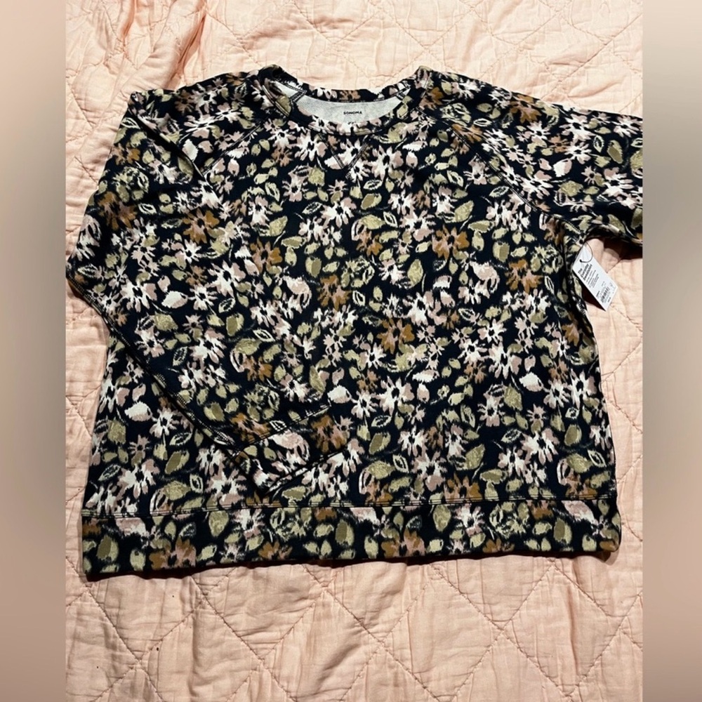 NWT Kohls Sonoma Floral Print Everyday sweatshirt Sweater Black, Olive pink